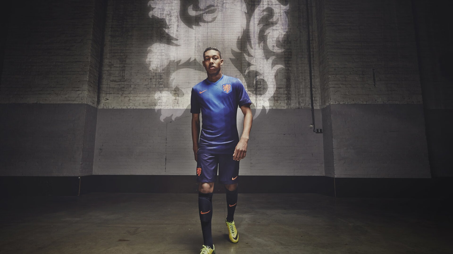 东决硝烟与葡澳豪赌，当篮球场与绿茵场共奏命运交响曲