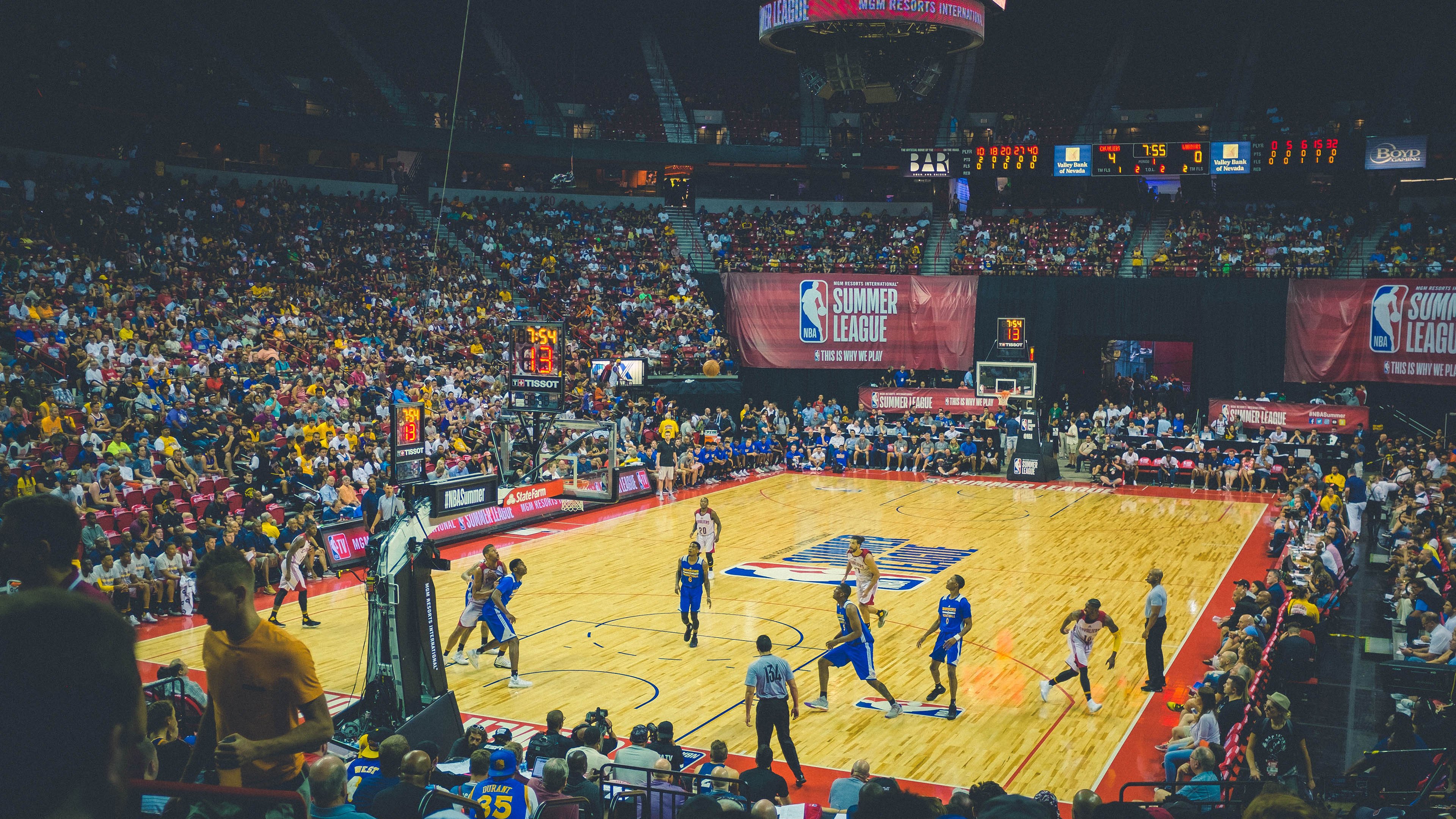 鹈鹕对决广厦，当恩比德在CBA赛场写下降维打击